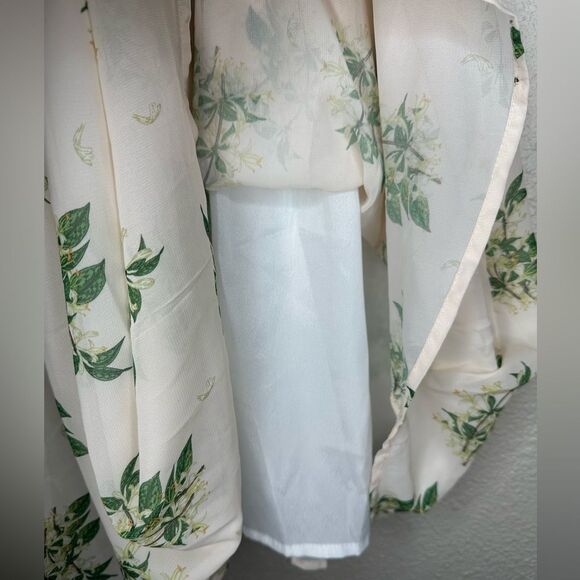 Shein Cream Floral Dress (XS) - Picture 2 of 8